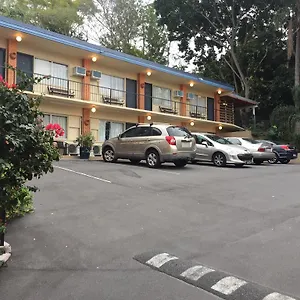 https://ambassador-motor-inn.queenslandhotels.net